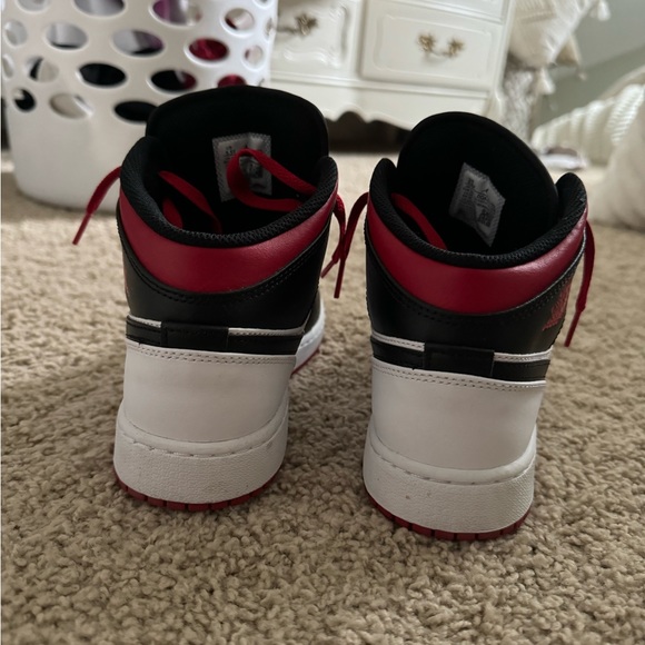 Jordan 1 Mid Gym Red GS - Picture 5 of 8